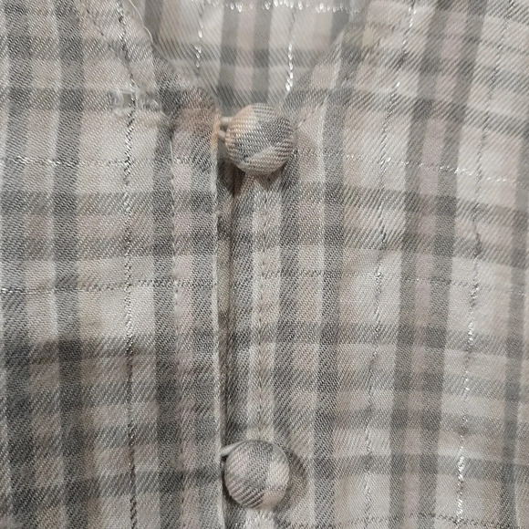 Lane Bryant White, Gray & Silver Classic Button-Down Tie-Hem Top in Size 18 - Picture 6 of 13